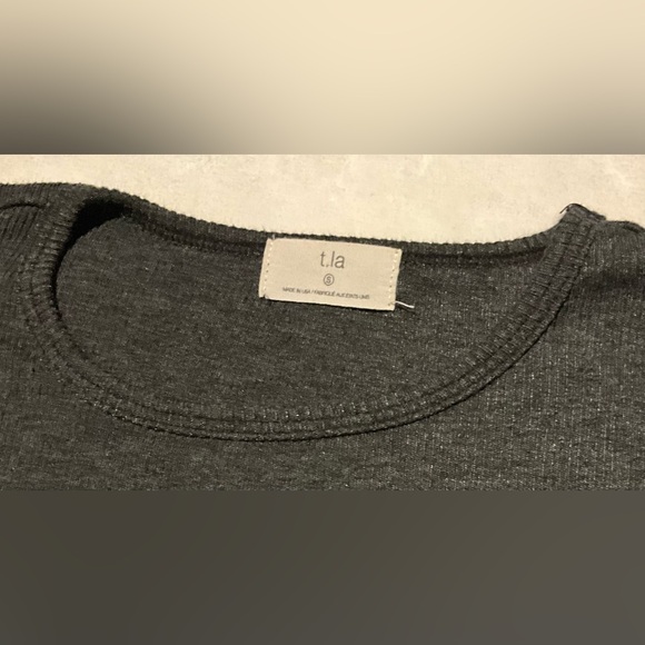 Anthropologie t.la Women’s Dark Gray Ribbed Long Sleeve Top Size Small - Picture 2 of 3